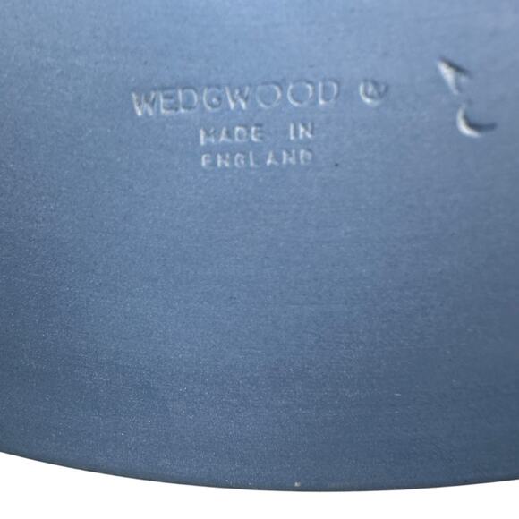 Vintage Wedgwood Blue Jasperware Christmas Plate 1969–1978 Tenth Anniversary - Picture 6 of 7